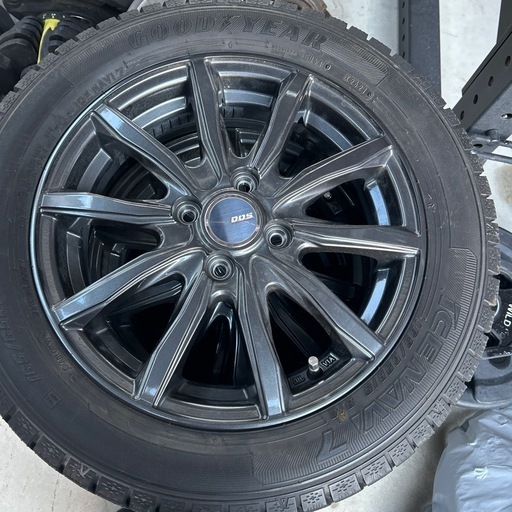 ダイハツ　タフト　スタッドレスタイヤ　バリ溝