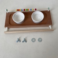 小鳥用 エサ入れ ＆ 水入れ 止まり木 そろばん付き 遊び場スタンド エンド グリーン 手作り 未使用自宅保管品  の画像