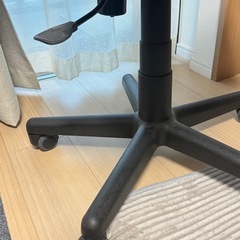 デスクチェア　脚1つなしの画像
