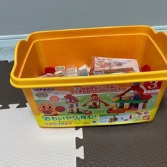 アンパンマン　おおきなパン工場とすてきなブロックバケツ