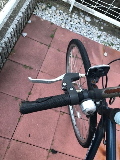 パンクして使えなくなった自転車