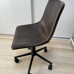 デスクチェア(キャスター付き)(PUレザー)の画像