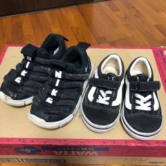NIKEとvansキッズシューズ2点まとめて取引中❣️
