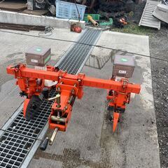【福岡県みやま市】サン機工 2連 ベルト式 播種機 BO-803 さばける号トラクター用【管理番号　管理機027】の画像