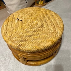 回転イス　ラタン素材　