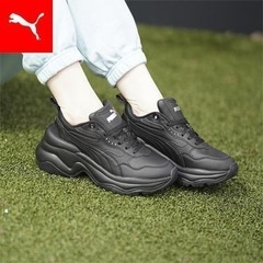 PUMA 厚底スニーカー