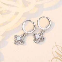 ≒j→→→m40-4/ブリリアントカットダイヤモンドＣＺゴージャスパヴェアーチピアスの画像