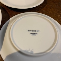 ジバンシープレートセットの画像