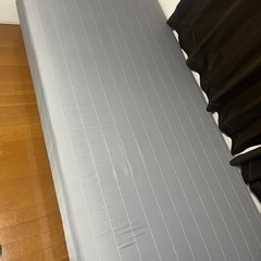 脚付きベッド