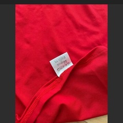 赤い長袖アンダーシャツの画像