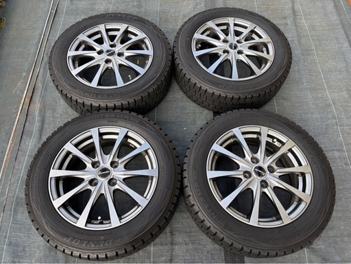 ダンロップ　スタッドレスタイヤ４本(175/65R15)