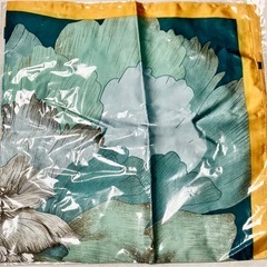 【新品未使用品】ボタニカルな柄の大判ストールの画像