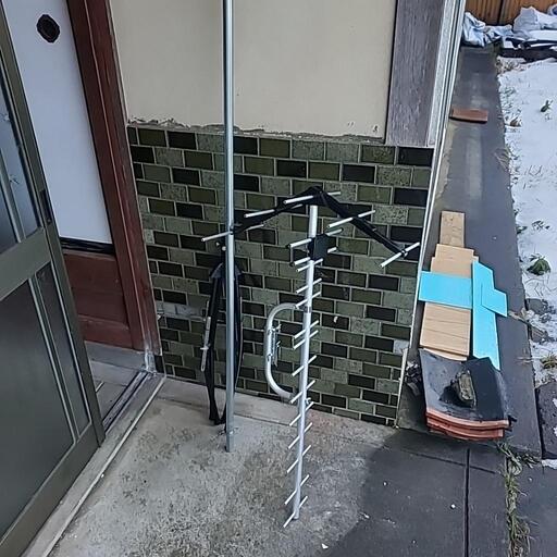 【取引予定】値下げ⤵️【新品未使用】地デジアンテナポール付き\u0026屋根置き用四脚脚