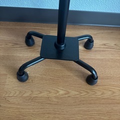 アルミ製4点式杖美品高さ調整付きの画像