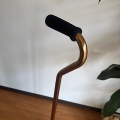 アルミ製4点式杖美品高さ調整付きの画像