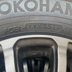 美品 スタッドレスタイヤ 145/80/13 ①の画像