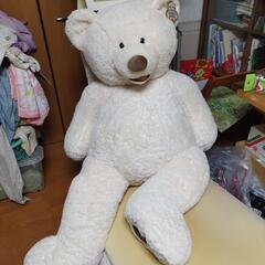 大きなクマの縫いぐるみ