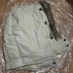 上着のフードだけです。の画像