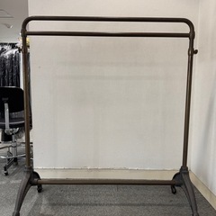 高級ハンガーラック①