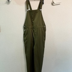 無料にします！サロペット（オーバーオール）カーキ色の画像