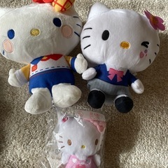 値下げ♪キティちゃんのぬいぐるみ　カップ　トレーなどの画像