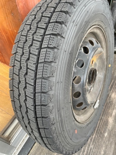 145R12 2023年製ホイル付きダンロップスタッドレスタイヤ