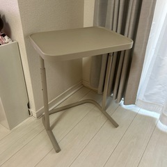 IKEAのサイドテーブル