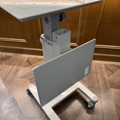 UCHIDA (内田洋行・ウチダ) プロジェクターテーブル　AGシリーズ 上下機構・チルト・補助テーブル・コードリール付 の画像