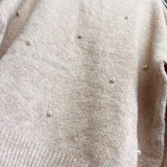 美品パール付きセーターベージュLの画像