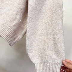 美品パール付きセーターベージュLの画像