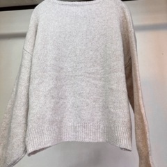 美品パール付きセーターベージュLの画像