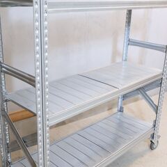 イタリア発祥の業務用シェルフ収納ブランド METALSISTEM(メタルシステム)の4段シェルフ。店舗什器などにもおススメのインダストリアルなオープンシェルフは飾り棚としても♪の画像