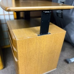 棚　天板上下可動式　鍵付き　キャスター付きの画像