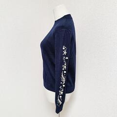 チェスティ クルーネック長袖ニット トップス ビジューパール ネイビー F レディースの画像