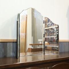 LAURA ASHLEY(ローラアシュレイ)のElise(エリーゼ)トリプルミラーです