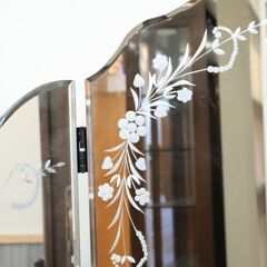 LAURA ASHLEY(ローラアシュレイ)のElise(エリーゼ)トリプルミラーです