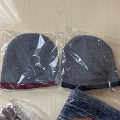 【値下げ致しました】ニット帽 2点＆ネックウォーマー２点=４点セットの画像
