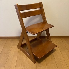 ベビーチェア　ブラウン
の画像