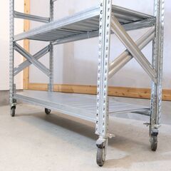 イタリア発祥の業務用シェルフ収納ブランド METALSISTEM(メタルシステム)の3段シェルフ/キャスター付き。店舗什器などにもおススメのインダストリアルなオープンシェルフは飾り棚としても♪の画像