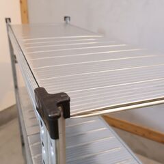 イタリア発祥の業務用シェルフ収納ブランド METALSISTEM(メタルシステム)の3段シェルフ/キャスター付き。店舗什器などにもおススメのインダストリアルなオープンシェルフは飾り棚としても♪の画像