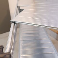 イタリア発祥の業務用シェルフ収納ブランド METALSISTEM(メタルシステム)の3段シェルフ/キャスター付き。店舗什器などにもおススメのインダストリアルなオープンシェルフは飾り棚としても♪の画像