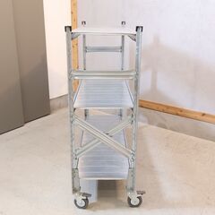 イタリア発祥の業務用シェルフ収納ブランド METALSISTEM(メタルシステム)の3段シェルフ/キャスター付き。店舗什器などにもおススメのインダストリアルなオープンシェルフは飾り棚としても♪の画像