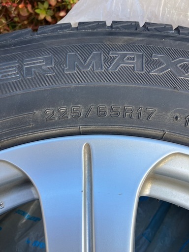 スタッドレスタイヤホイール付き　225/65-17