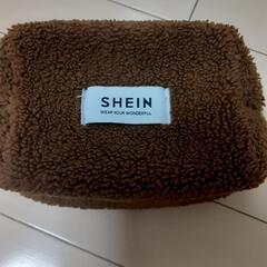 SHEIN　ふわふわ化粧ポーチ