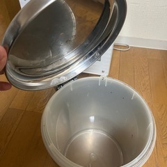 アンティークゴミ箱の画像
