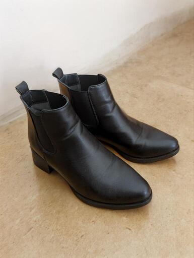 ★美品　ショートブーツ　黒