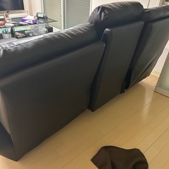 リクライニング付き三人掛けソファの画像