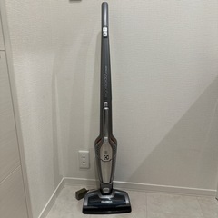 【引き取り限定】コードレス掃除機　Electroluxエレクトロ...