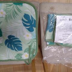 【中古】2人用ダイニングテーブルセット（イス2脚とイスカバー付き）の画像