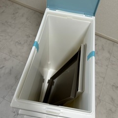 ゴミ箱3つの画像